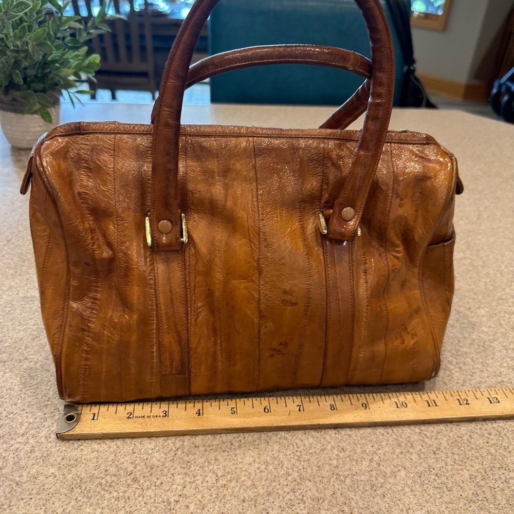 Eel vintage(80’s) Carmel color duffle shape 2 handle handbag great used cond.